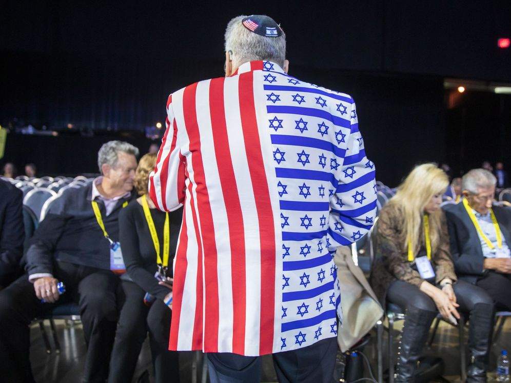 Un asistente a la sesión general anual de la Aipac.