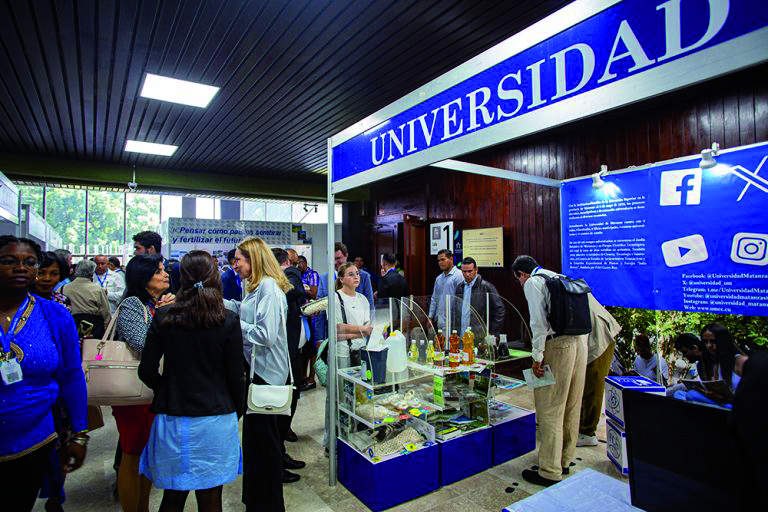 Inauguración de la feria expositiva de las universidades. 