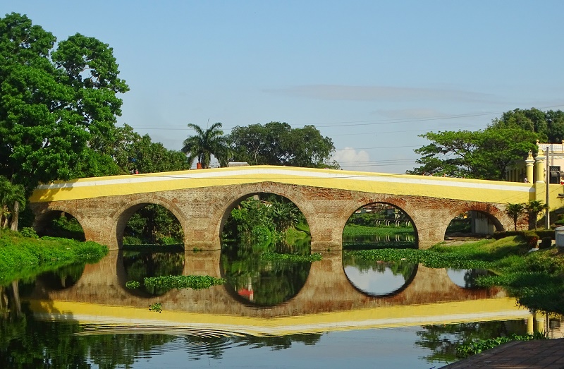 El puente sobre el río Yayabo es uno de los símbolos de la historia de 510 años de la villa.