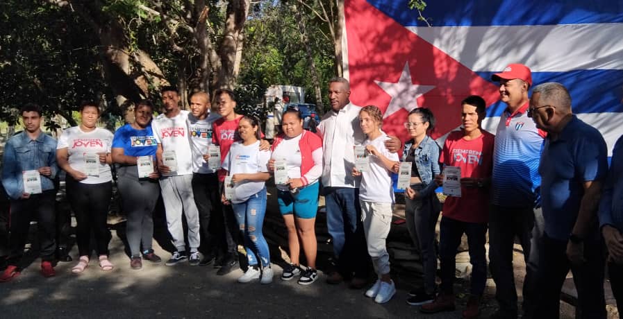 Durante el intercambio se otorgó a los jóvenes destacados la condición Siempre Joven, y se reconoció el trabajo de varias instituciones.