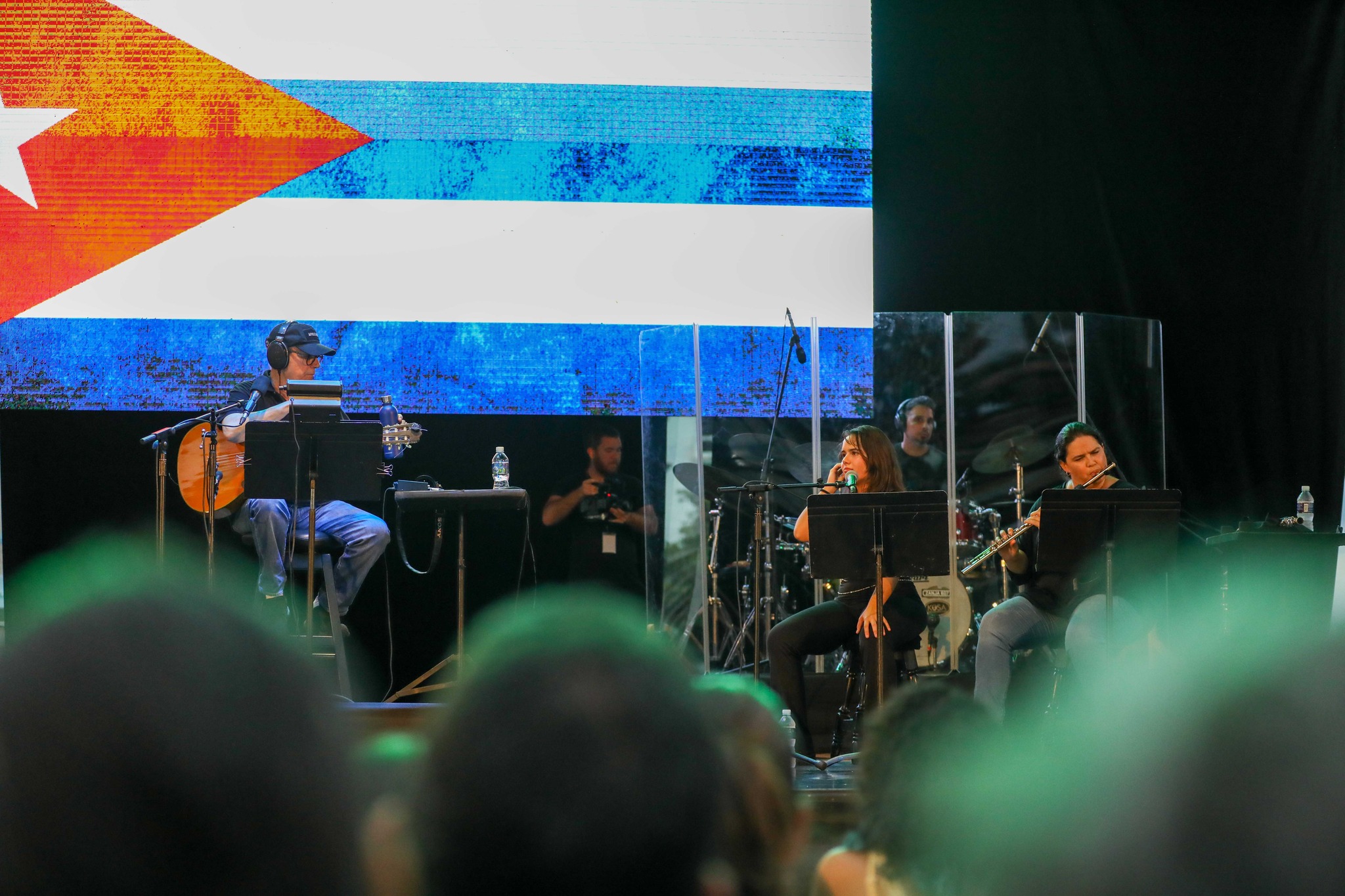 Concierto de Silvio en la escalinata de la UH