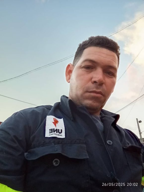 Osmani Hernández Padroza, liniero de 35 años