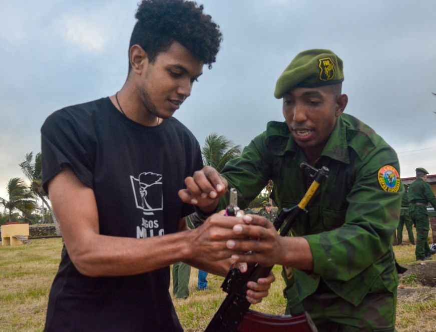 Digno homenaje de las nuevas generaciones al Comandante en Jefe