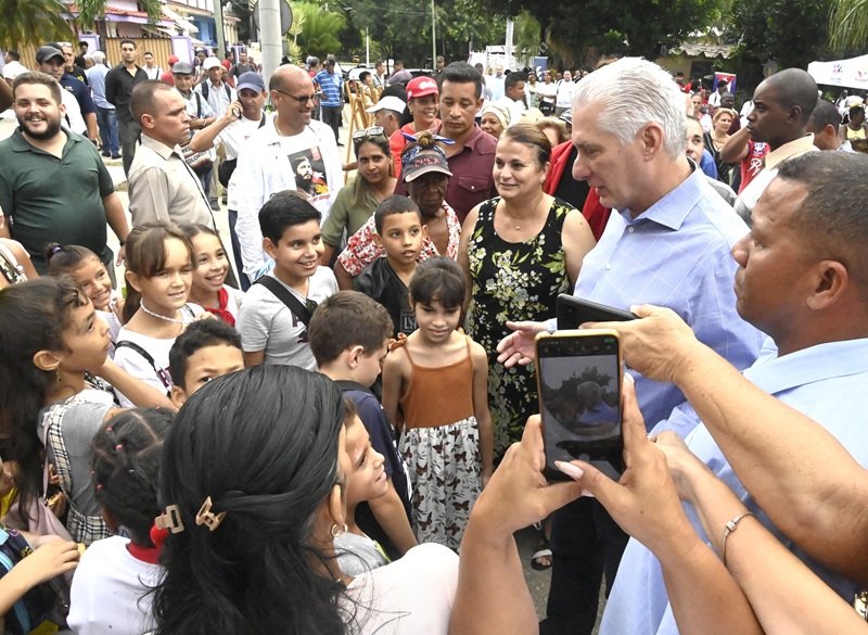 Díaz-Canel visita La Timba, en La Habana.