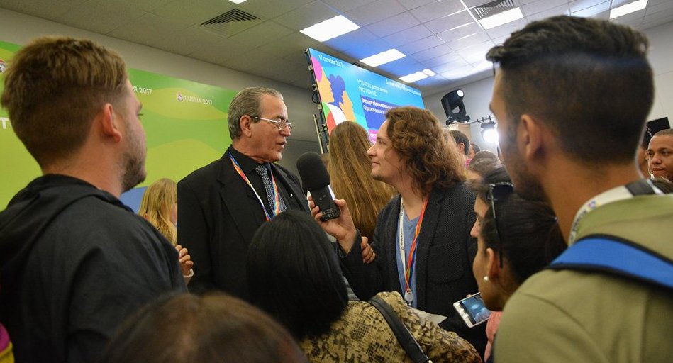 Formar un profesional comprometido es esencial para el destino de la humanidad, sostuvo Saborido Loidi