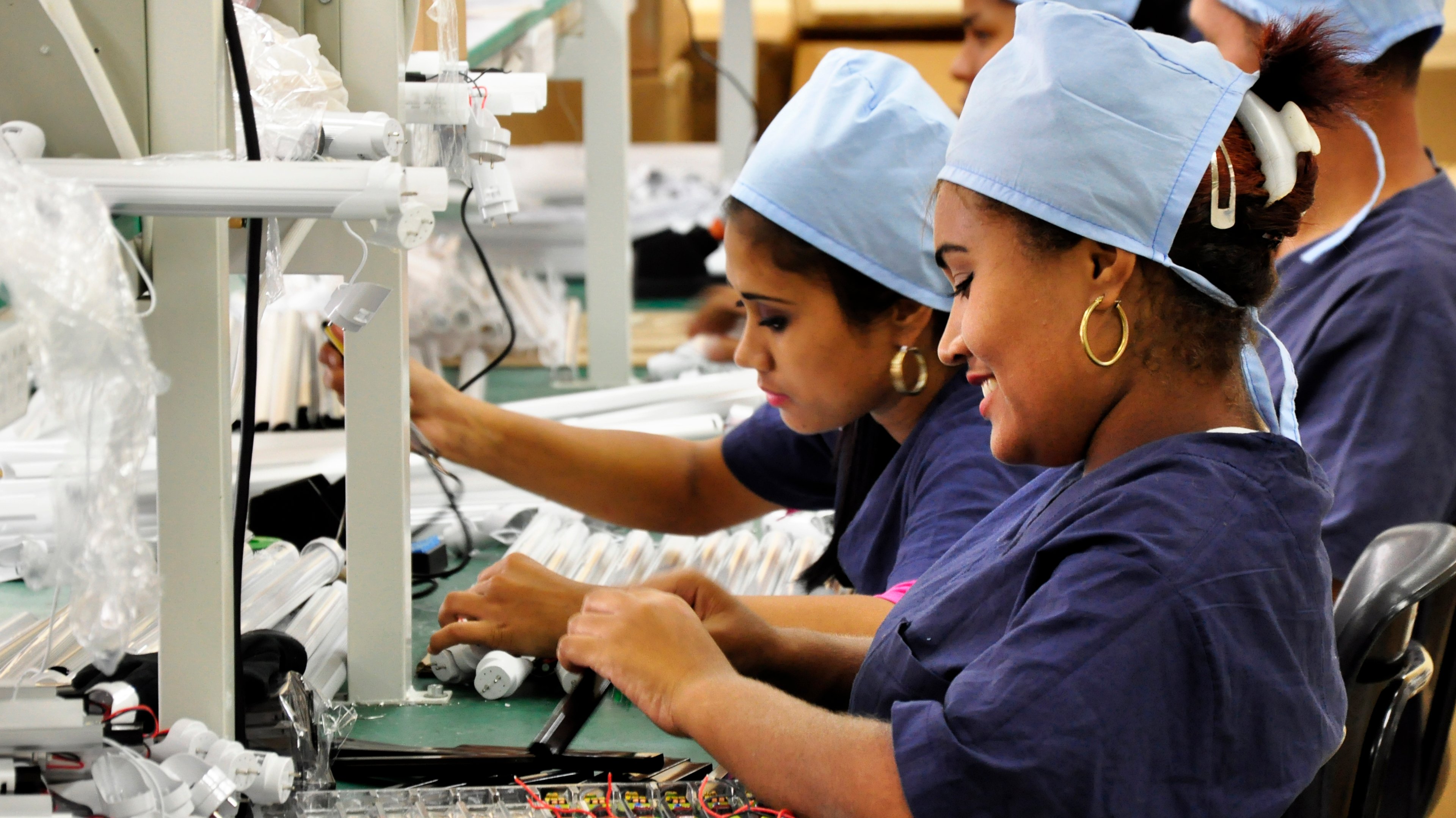 Jóvenes trabajando