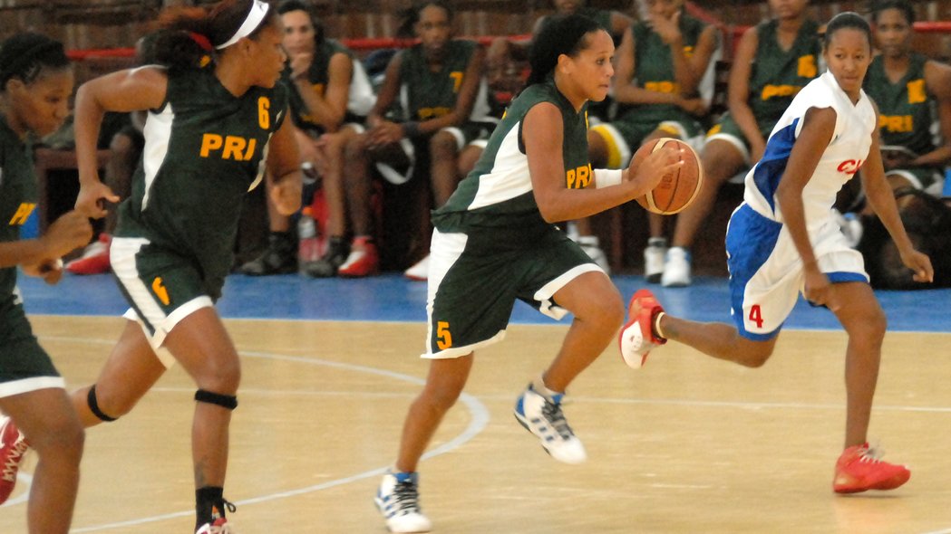 Equipo  de baloncesto femenino de Pinar de Río.