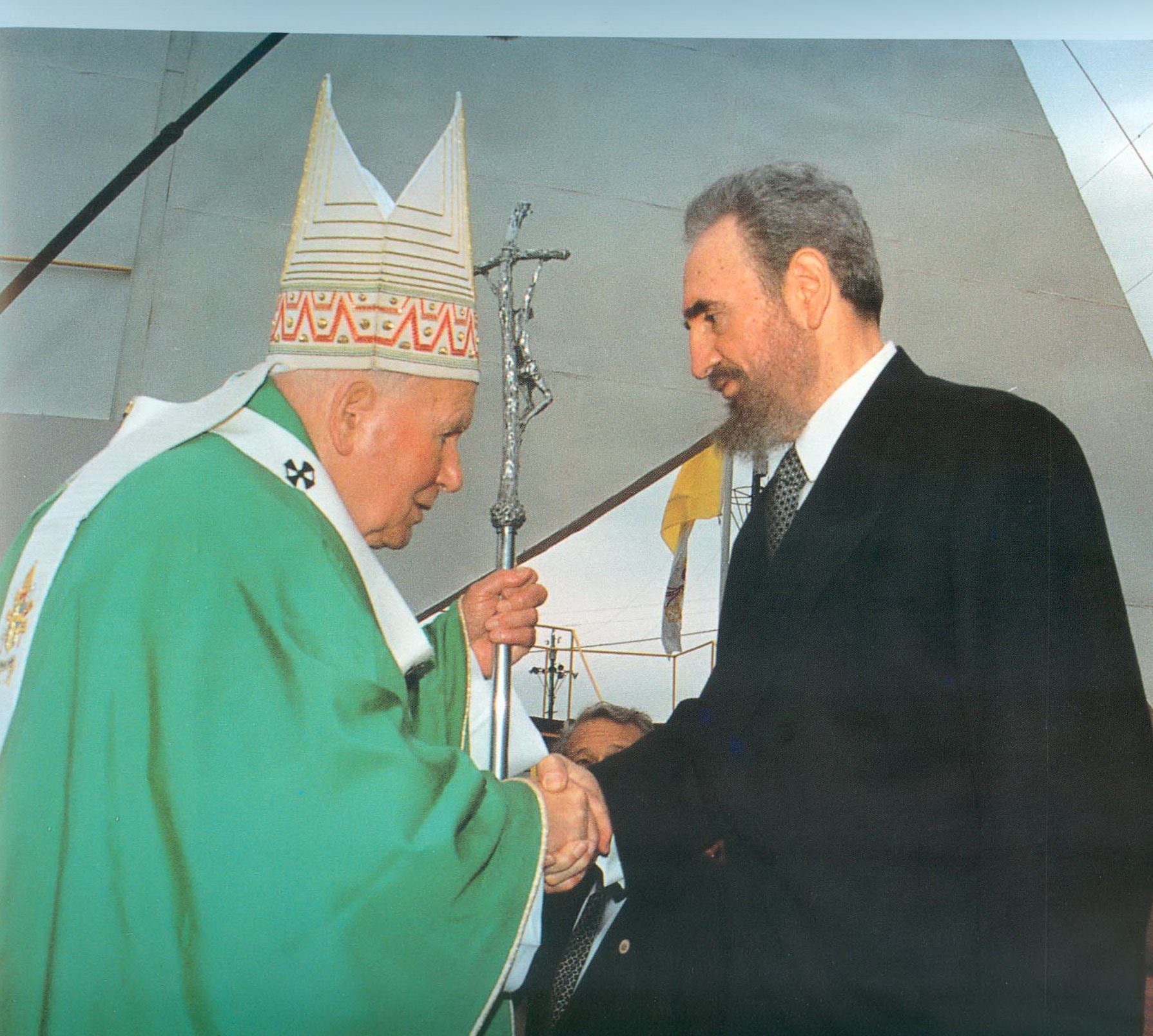 Fidel lo recibió, acudió a su misa  en la Plaza de la Revolución y le tributó la despedida