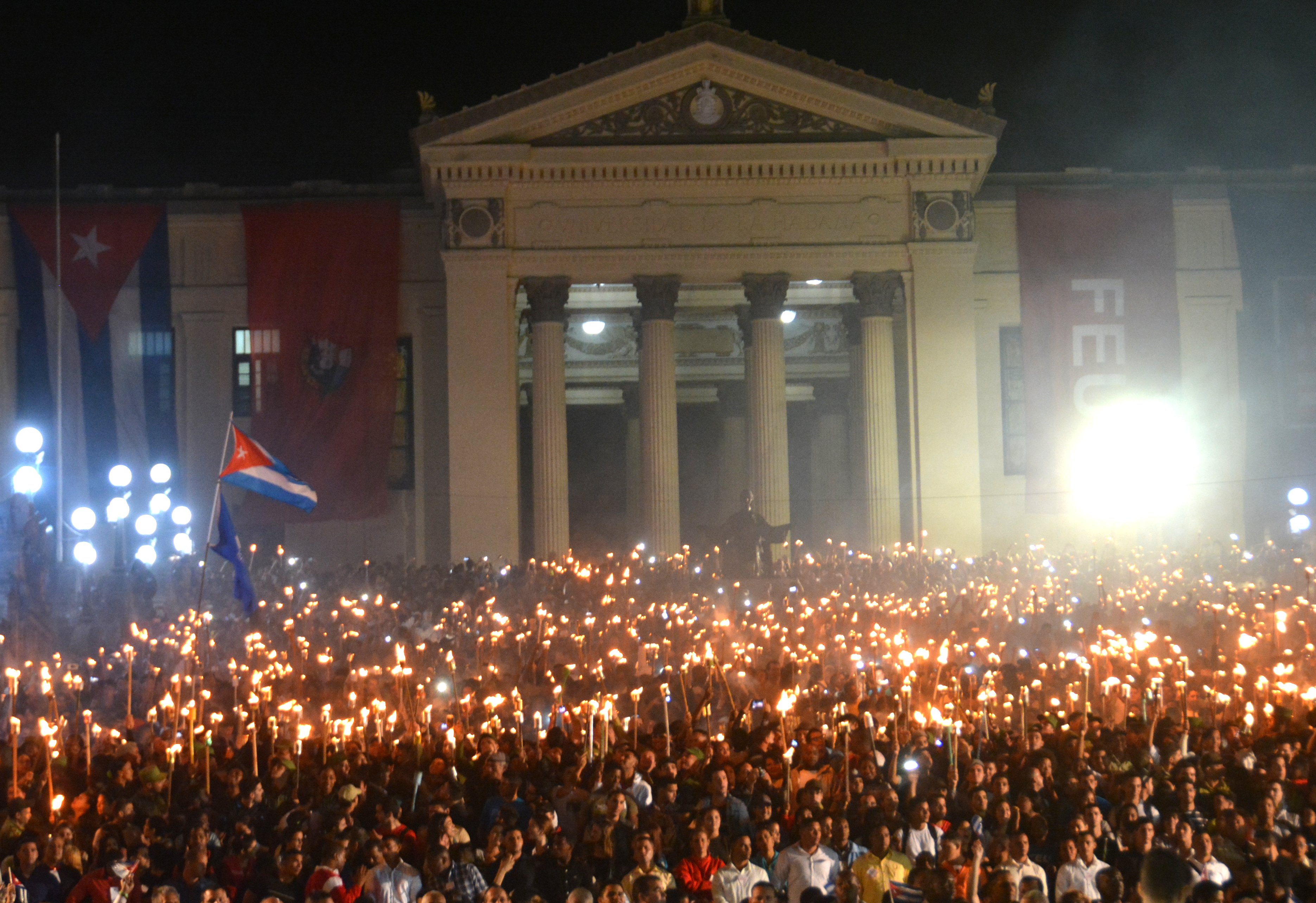 Cuando las antorchas hacen un mar de fuego por Martí