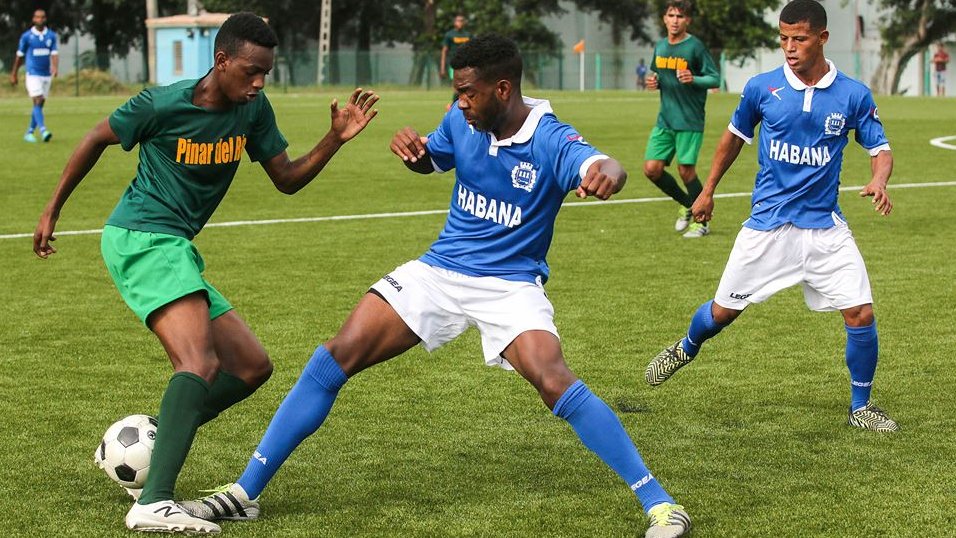 Maikel Reyes terminó como líder goleador del torneo cubano de segunda división.