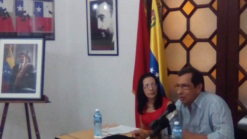 Adán Chávez explicó la larga data de las agresiones contra su país.