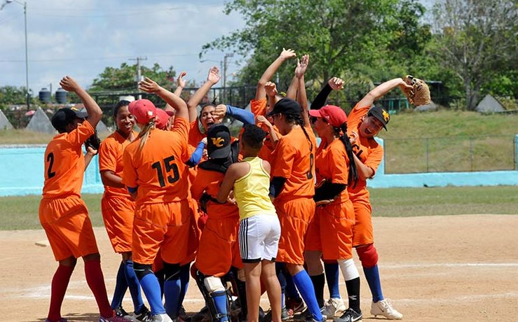 Softbol femenino cubano