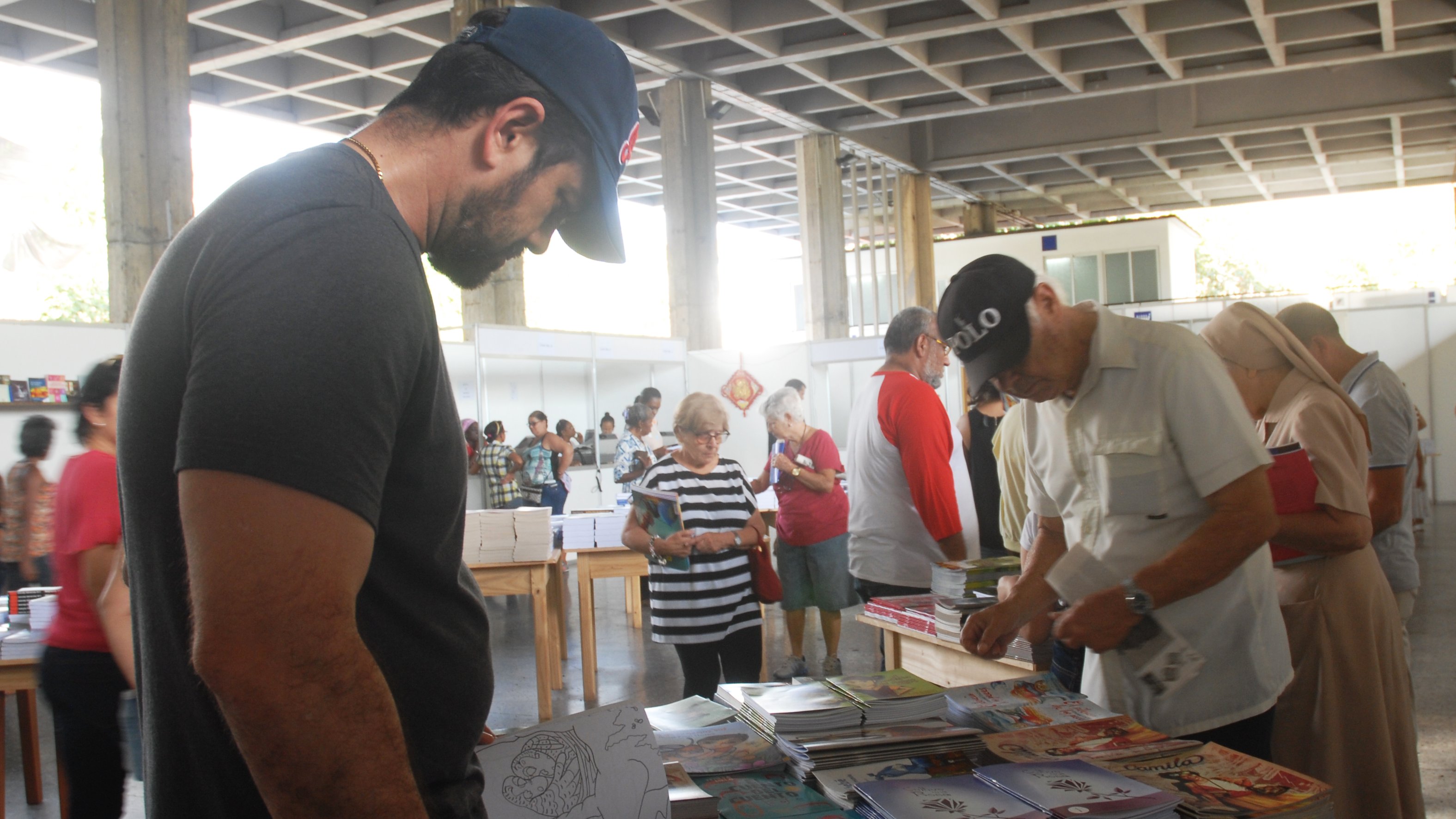 Los libros invadieron de nuevo el Pabellón Cuba