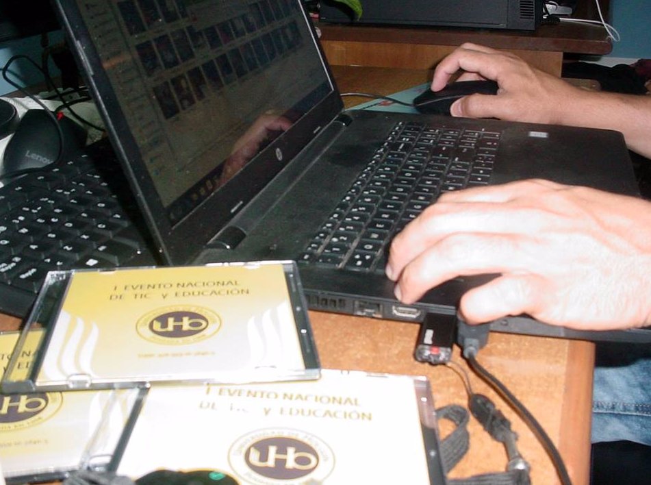 Festival Nacional de la radio universitaria se celebra en Holguín