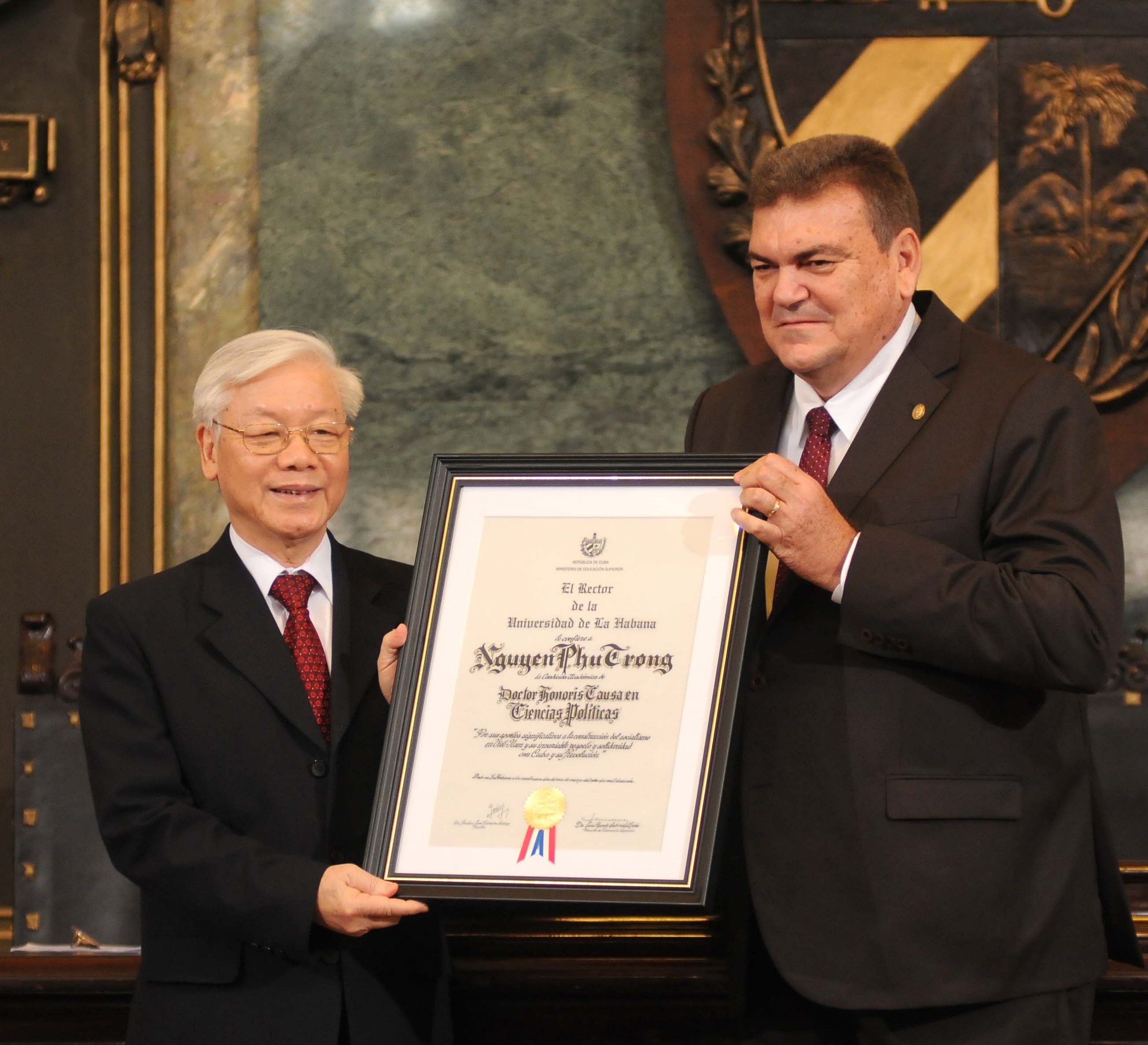 La UH suma al líder vietnamita entre sus Doctores Honoris Causa.