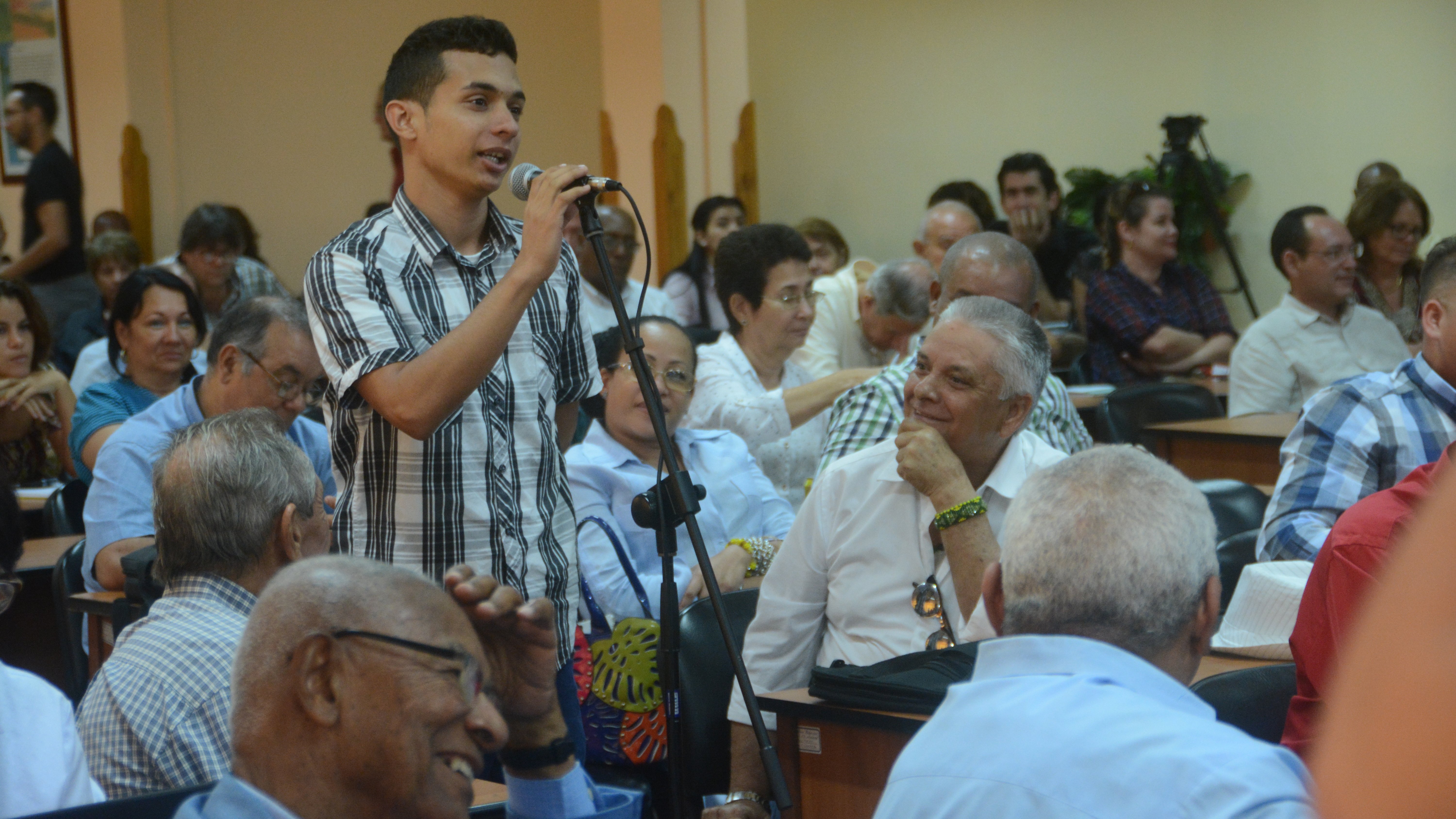 Jóvenes en el segundo Foro de la Socieda Civil.