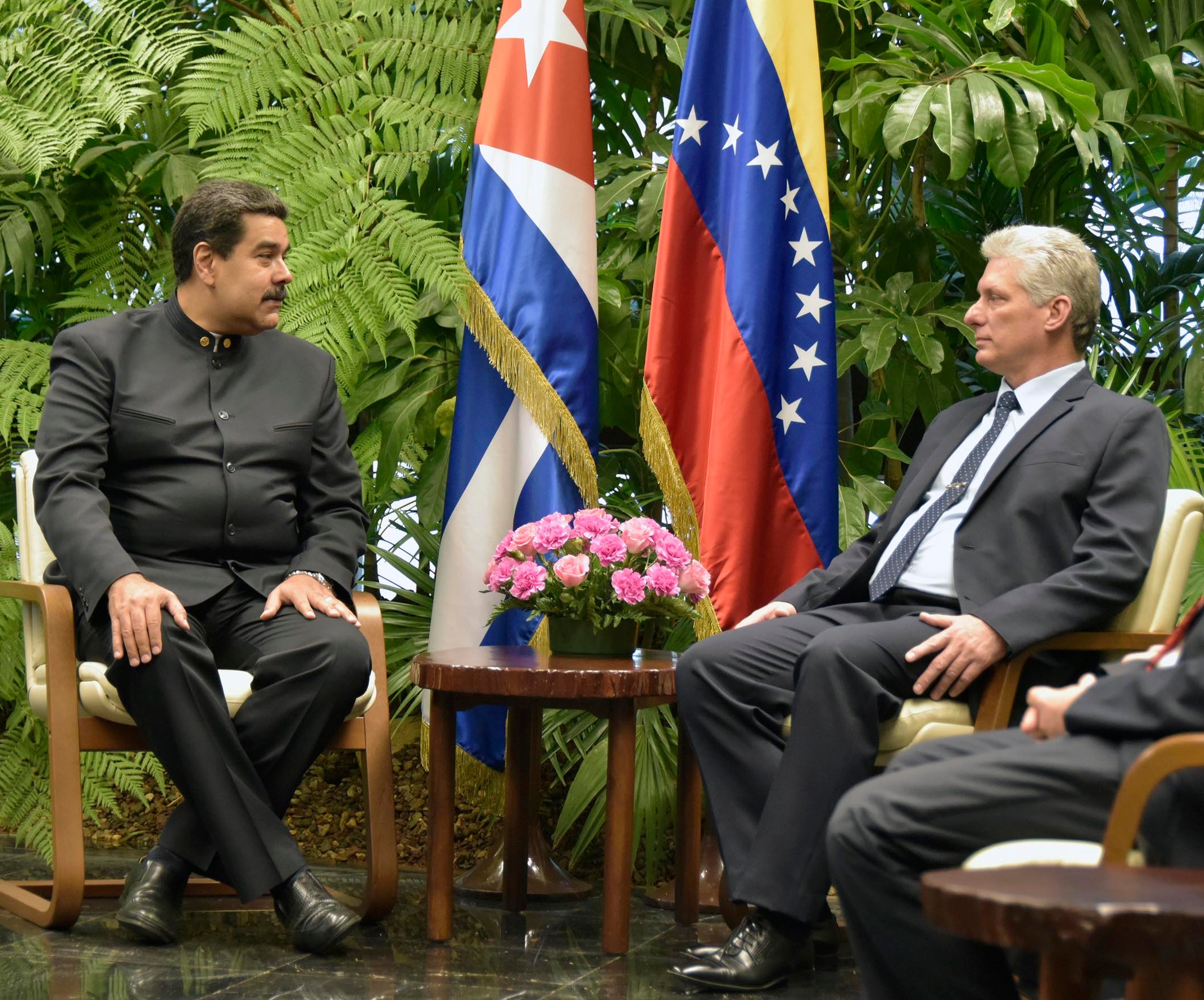 Recibe Presidente cubano Miguel Díaz-Canel a su homólogo venezolano Nicolás Maduro