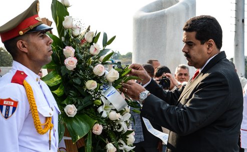 Maduro homenajeó al Apóstol