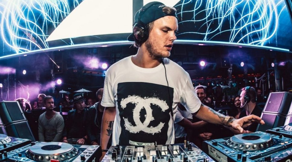 Tim Bergling, ​ más conocido por su nombre artístico Avicii, fue un disc-jockey, productor y remezclador sueco