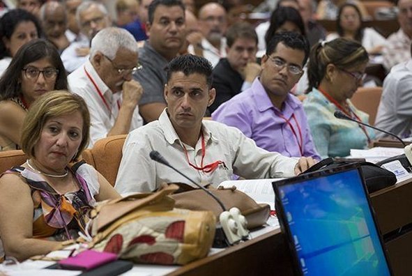 Con un rostro simbólico moderno