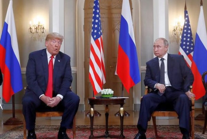 El presidente de Rusia, Vladímir Putin, y su homólogo estadounidense, Donald Trump, comenzaron este lunes su primera cumbre bilateral