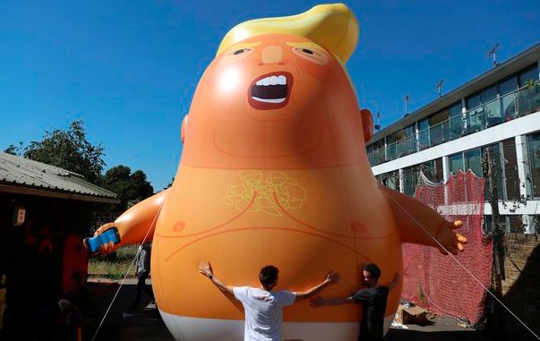 El globo gigante del bebé Trump