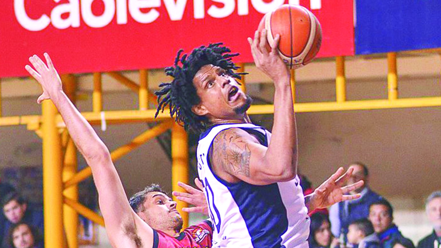 Javier Justiz vivirá su primera experiencia en el baloncesto profesional europeo.