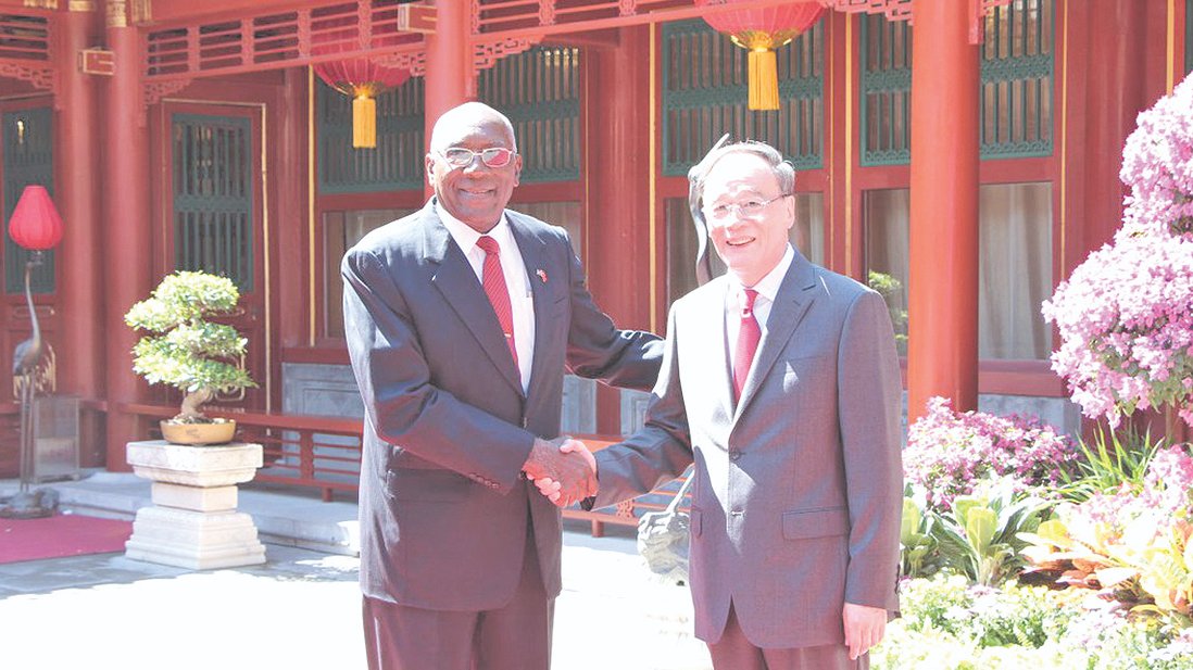 Salvador Valdés sostuvo encuentro con el Vicepresidente de China, Wang Qishan.