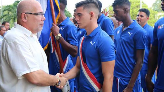 El presidente del Inder, Antonio Becali Garrido, saludó a la delegación de atletas que participará en los Juegos Olímpicos de la Juventud.