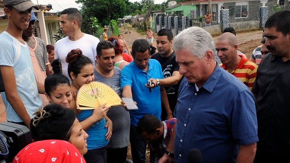Díaz Canel intercambió con la población de zonas afectadas