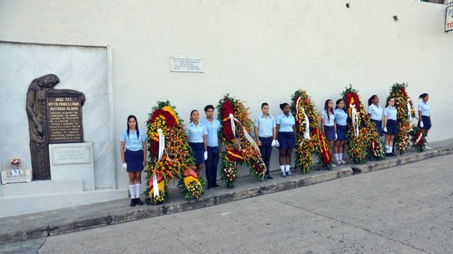 Ofrendas de Raúl y Díaz-Canel a caídos el 30 de noviembre