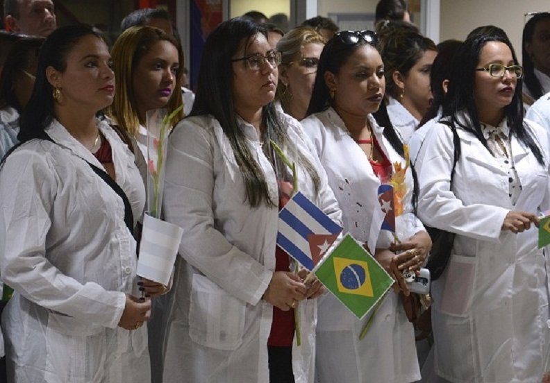 Colaboradores cubanos de la misión Más Médicos