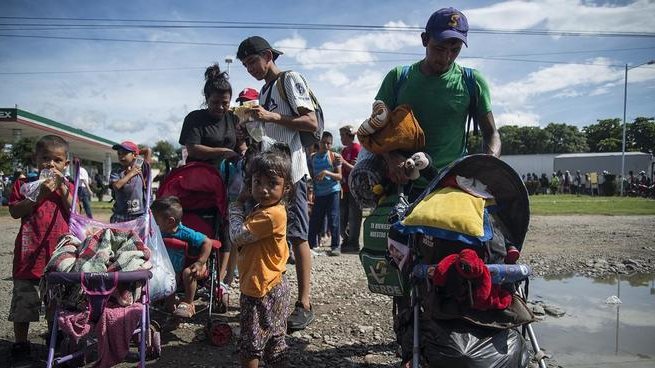 Muchos menores en la caravana de migrantes