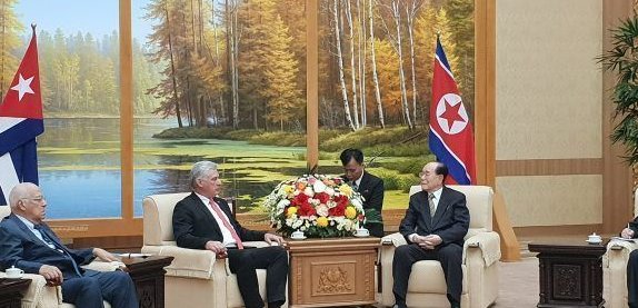Díaz-Canel realizó una visita de cortesía a Kim Yong Nam, presidente de la Asamblea Popular Suprema, en el Palacio de los Congresos.