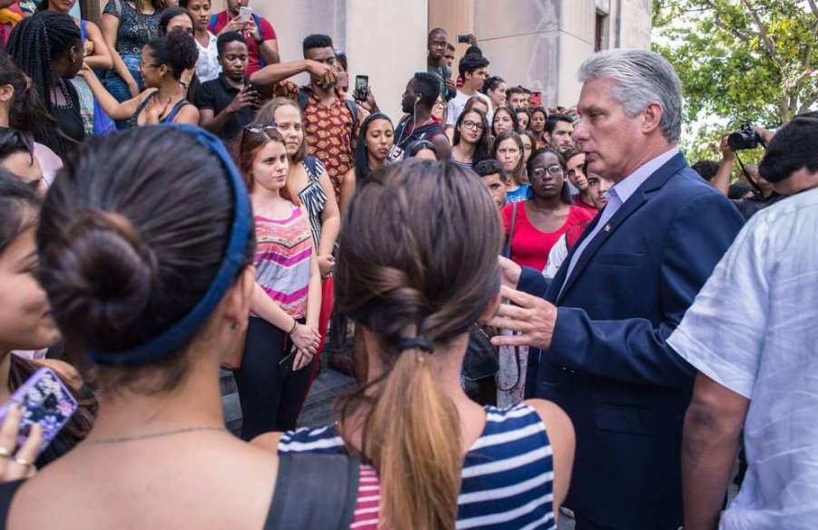Intercambia Díaz-Canel con profesores y estudiantes de la Facultad de Derecho de la Universidad de La Habana
