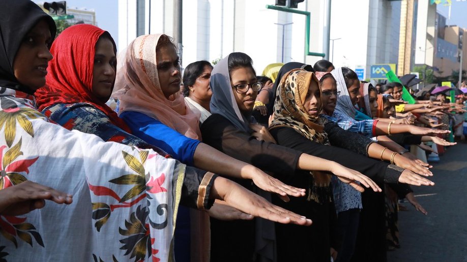 Mujeres indias en Kerala formaron un muro de 600 kilómetros para exigir sus derechos.