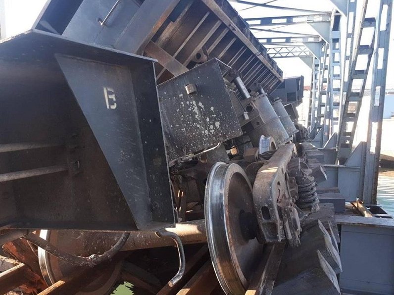 Se descarrila tren con vagones cargados de yeso en Matanzas