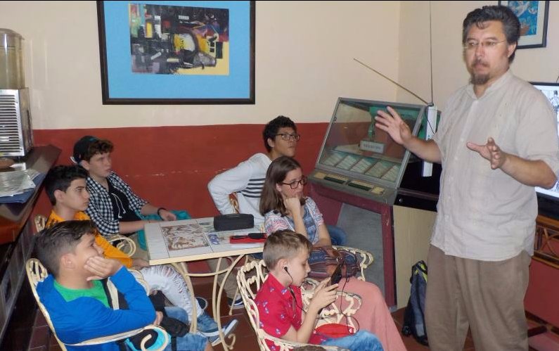 El argentino César Carrizo en centros educativos