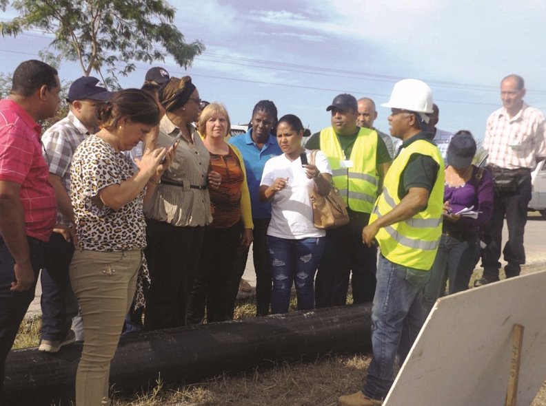 Inés María Chapman en su recorrido por Caimanera