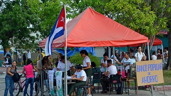 Carpa donde el BPA tramita las solicitudes de tarjetas magnéticas en plena calle.