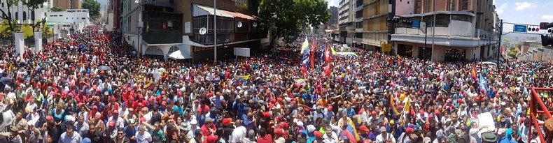 Movilización del pueblo venezolano para rechazar el intento de golpe de Estado y respaldar al mandatario de Venezuela Nicolás Maduro