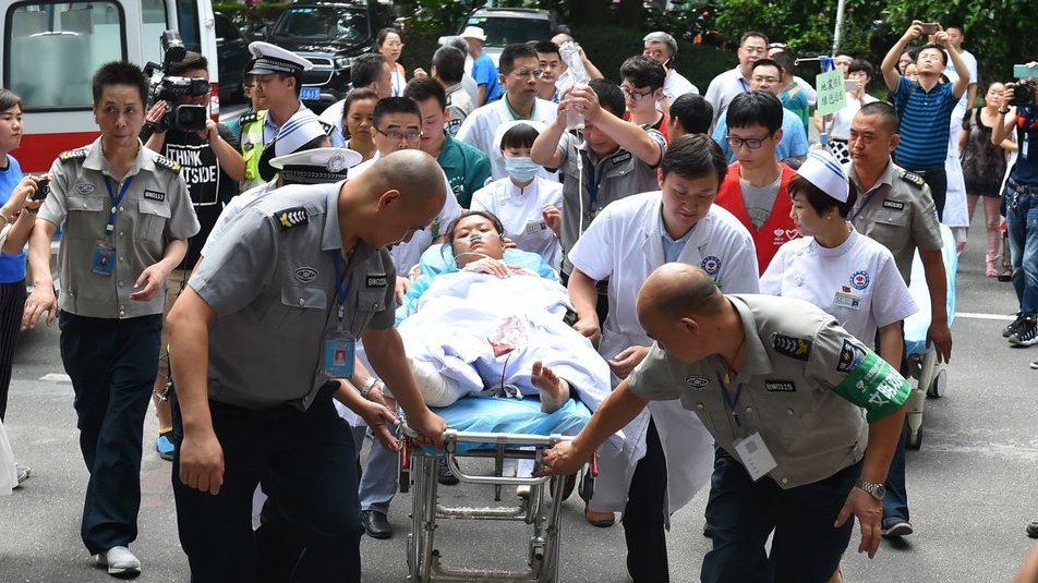 Personas evacuadas por sismo en China