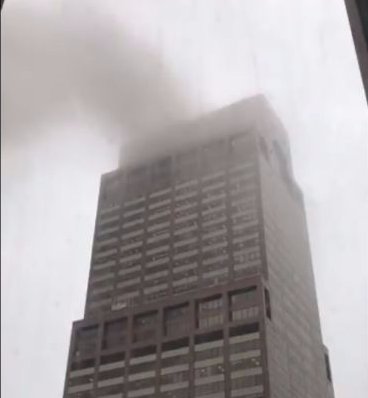 Impacto de helicóptero en un edificio de Manhattan