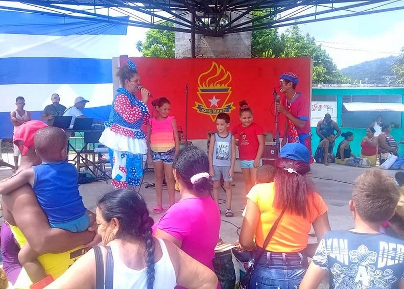 Jóvenes de la Brigada José Martí amenizan la Zona Joven en Isla de la Juventud