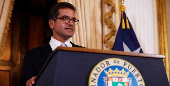 El abogado Pedro Pierluisi durante una rueda de prensa tras jurar su cargo como Gobernador de Puerto Rico.