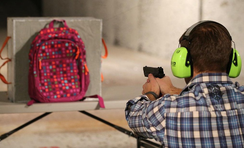 Mochilas blindadas, una necesidad para los niños en EEUU