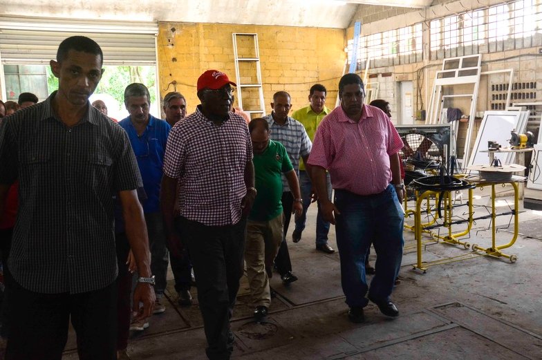 Salvador Valdés Mesa recorre sitios de interés económicos recuperados en La Habana