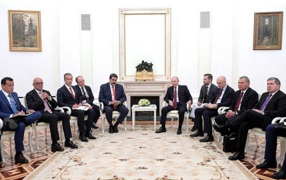 Se reúnen, en el Kremlin, Vladimir Putin y Nicolás Maduro
