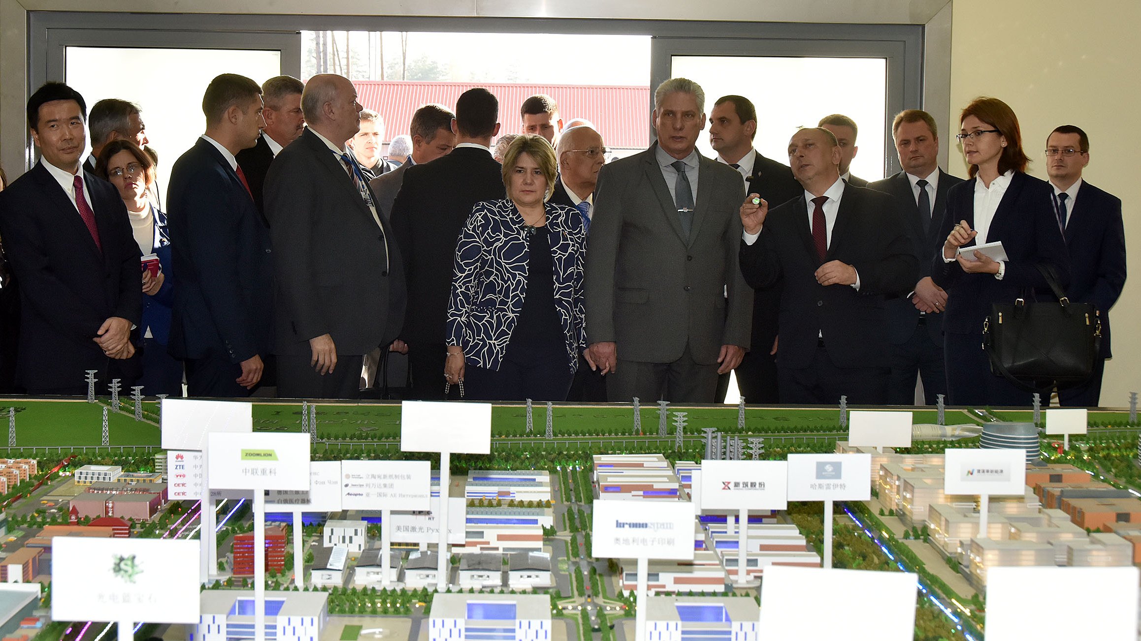 El Parque industrial Great Stone y la ZED-Mariel emulan, pero se complementan. Díaz-Canel se interesó por conocer los conceptos y desarrollos que se llevan a cabo en el enclave productivo chino-bielorruso, situado a 25 km de Minsk.