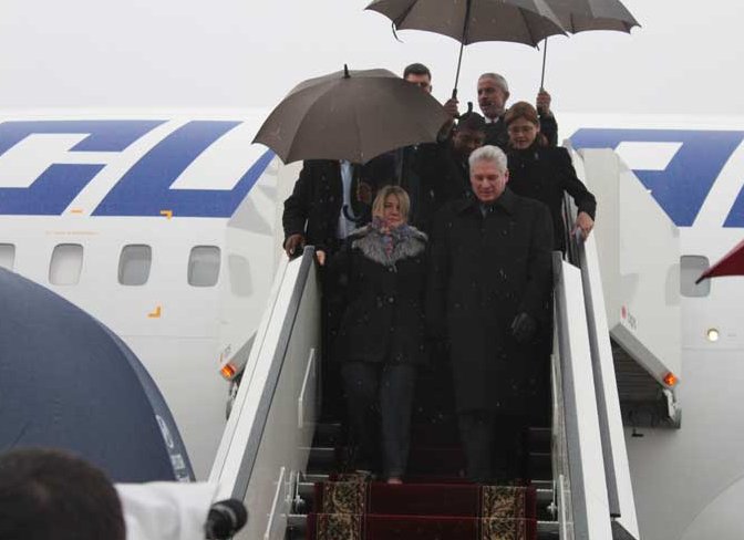 Presidente cubano arriba a San Petersburgo